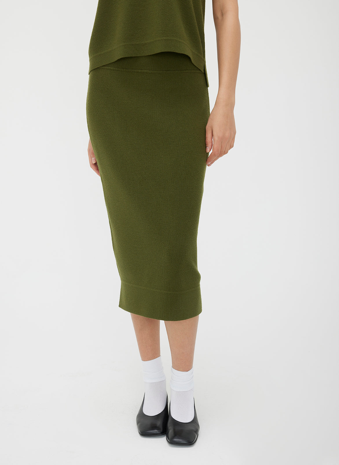 Dreamy Knit Skirt ?? Model:: Cori | S || Dark Olive