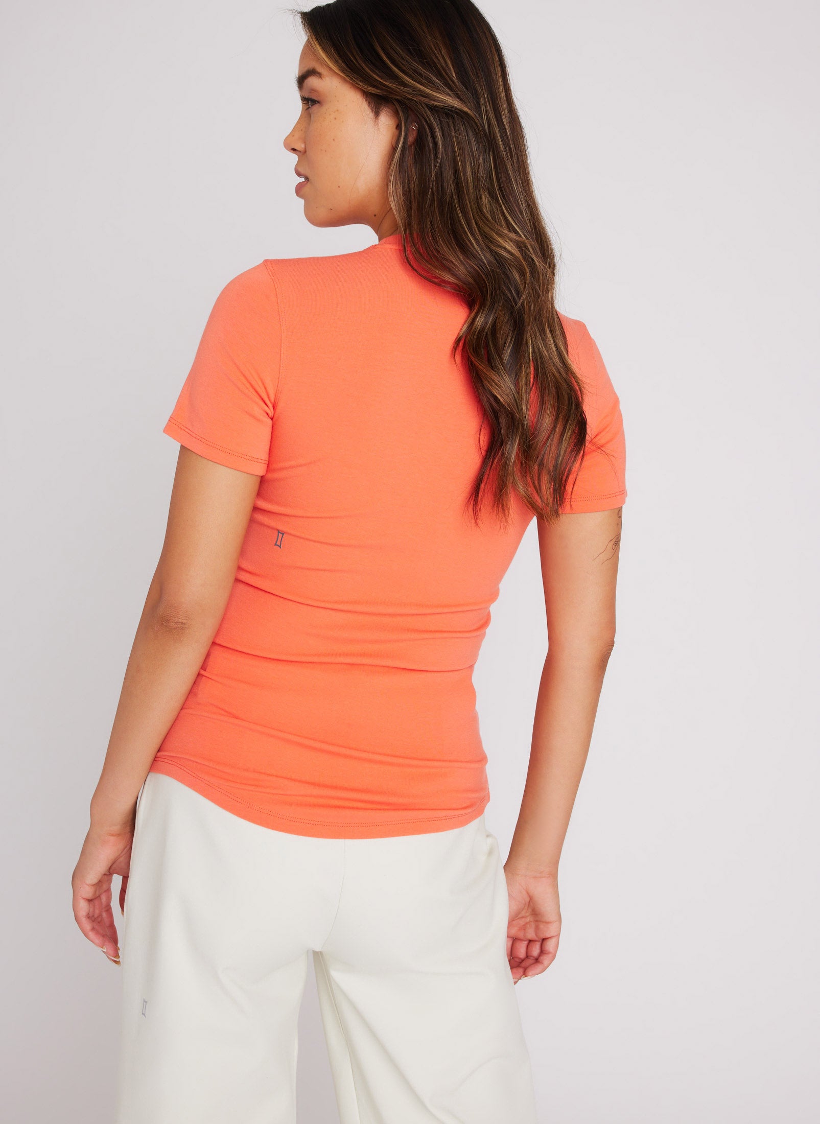 Kit Short Sleeve Fitted Tee ?? Model:: Sarah | S || Hot Coral