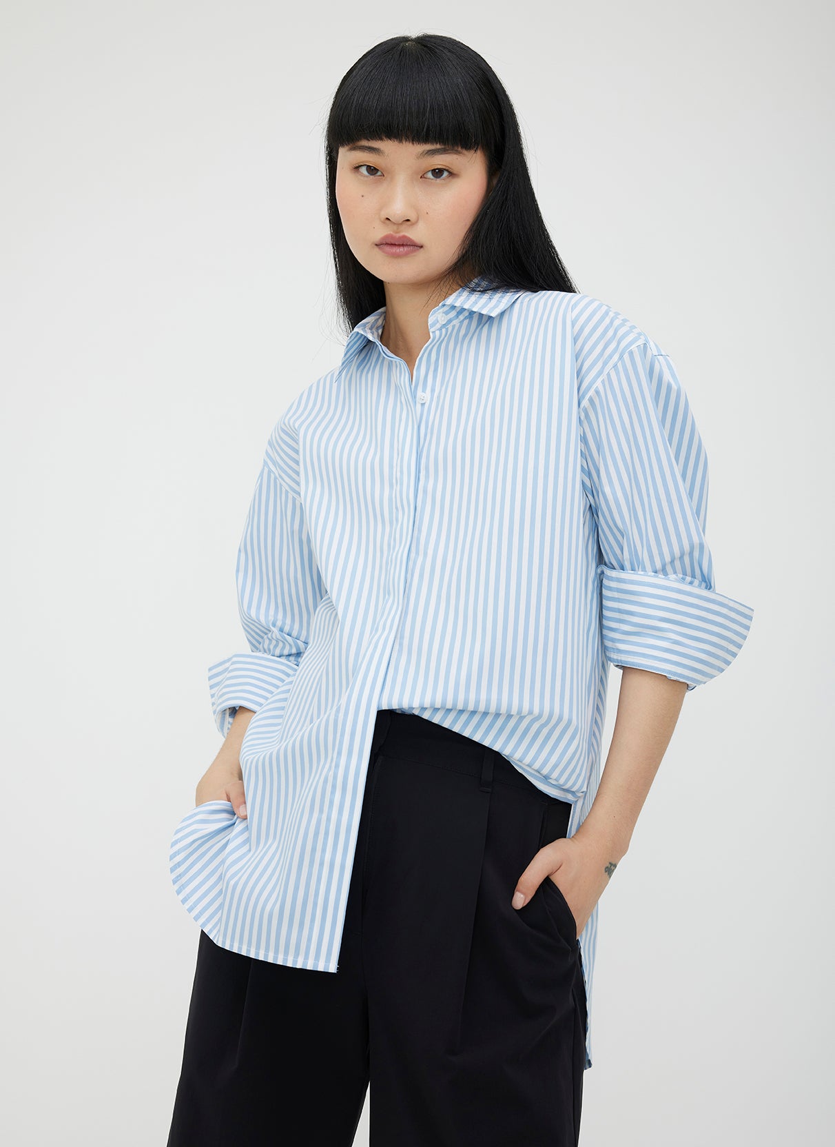 Essentials Women's Classic-Fit Long Sleeve Button Down Poplin Shirt,  French Blue Stripe, XS : : Clothing, Shoes & Accessories